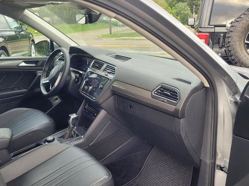 Used 2022 Volkswagen Tiguan SE AWD/4WD image 26