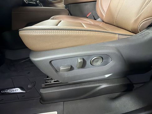 New 2026 Chevrolet Suburban High Country w/ LPO, Get Active Package AWD/4WD image 14