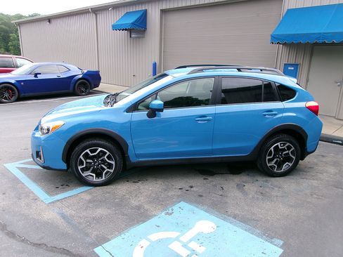 Used 2016 Subaru Crosstrek 2.0i Premium image 3