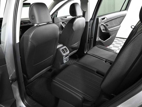 Certified 2024 Volkswagen Tiguan SE FWD image 16