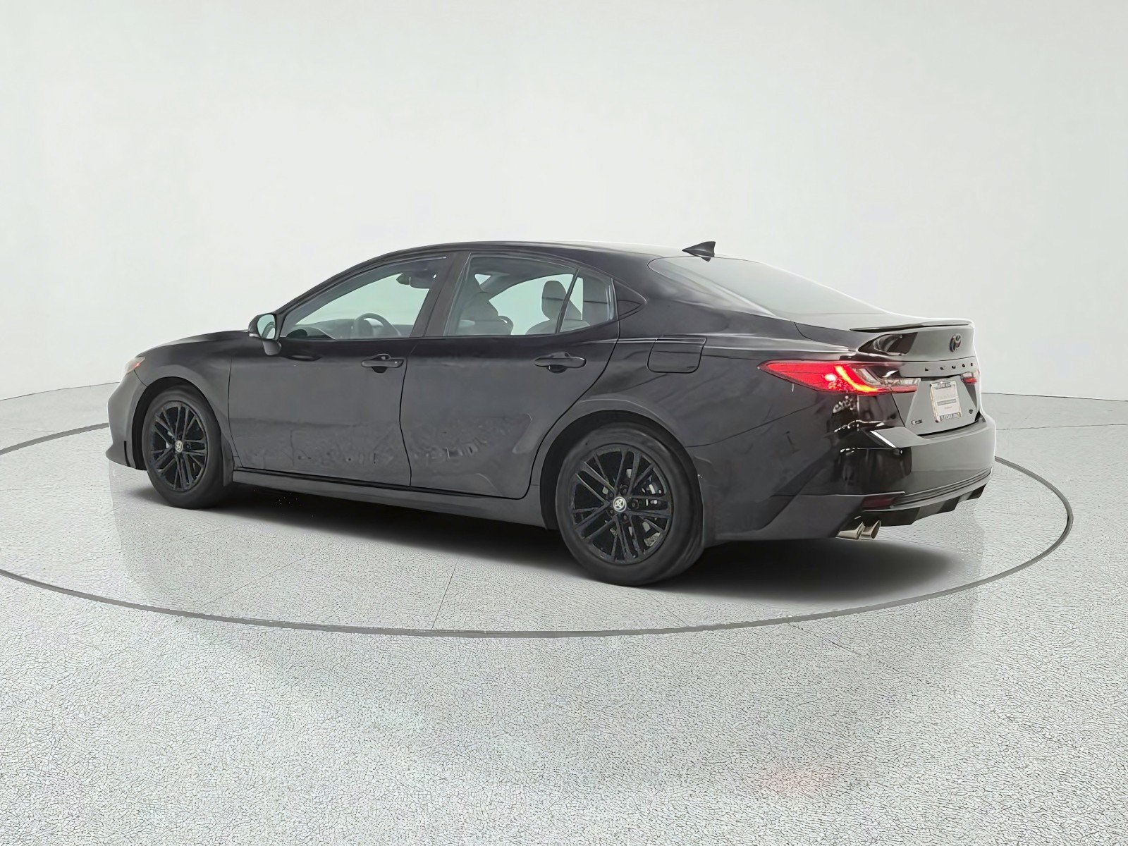 Used 2025 Toyota Camry SE w/ Convenience Package FWD image 7