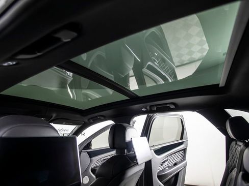 Used 2022 Bentley Bentayga image 30
