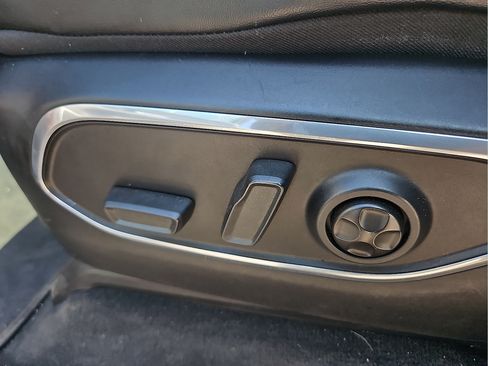 Used 2022 Jeep Wagoneer Series I w/ Premium Group I AWD/4WD image 14