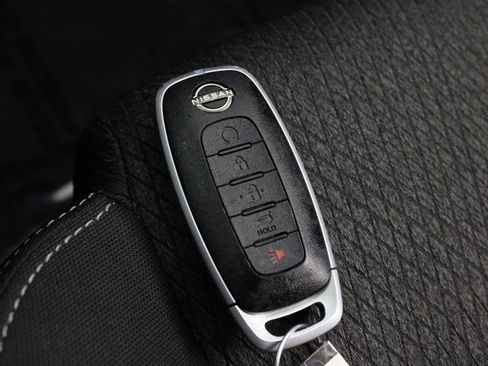 Certified 2025 Nissan Rogue SV image 31