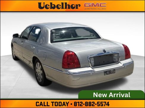 Used 2004 Lincoln Town Car Ultimate RWD image 8