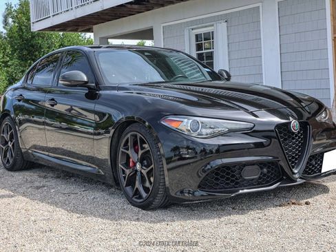 Used 2020 Alfa Romeo Giulia w/ Quick Order Package 22K Sport image 13