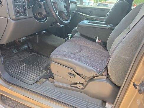 Used 2004 Chevrolet Silverado 2500 LS w/ Skid Plate Package image 5