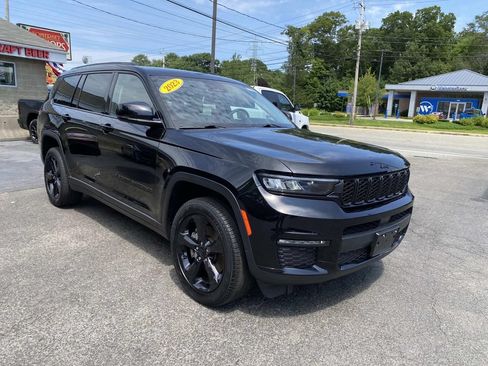 Used 2023 Jeep Grand Cherokee L Limited w/ Black Appearance Package AWD/4WD image 11