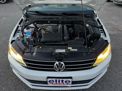 Used 2017 Volkswagen Jetta SE image 9