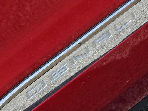 Certified 2023 GMC Acadia Denali w/ Denali Ultimate Package FWD image 10