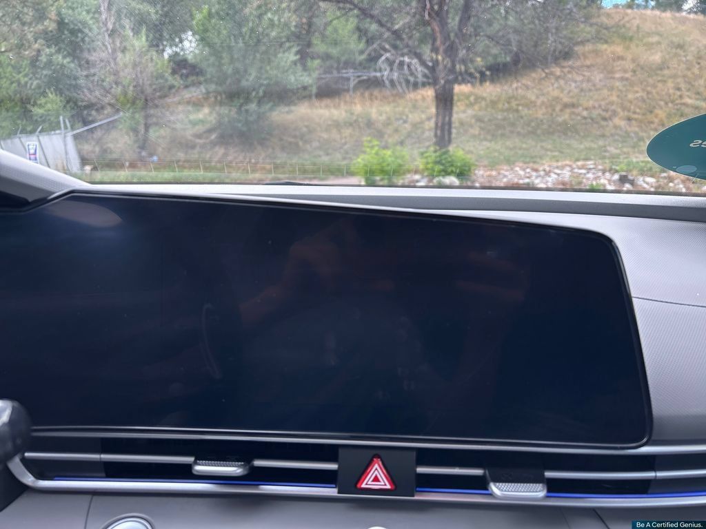 Used 2024 Hyundai Elantra SEL FWD image 22