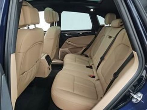 Used 2022 Porsche Macan Base w/ Premium Package Plus image 7