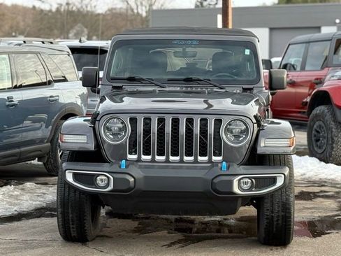 Used 2022 Jeep Wrangler Unlimited Sahara w/ Cold Weather Group image 28