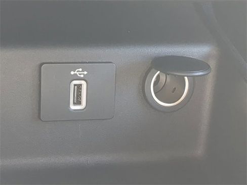 Used 2018 Ford Fusion SE w/ Fusion SE Technology Package image 22