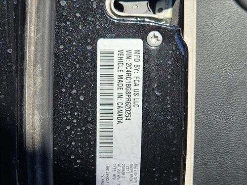 Used 2023 Chrysler Pacifica Touring-L image 22