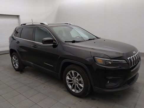 Used 2019 Jeep Cherokee Latitude Plus w/ Comfort/Convenience Group FWD image 11