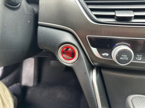 Used 2018 Honda Accord LX image 30