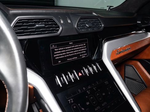 Used 2020 Lamborghini Urus image 22
