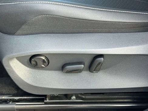 Certified 2022 Volkswagen Tiguan SE w/ Panoramic Sunroof Package image 35