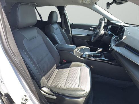 Used 2025 Chevrolet Trax LT image 14