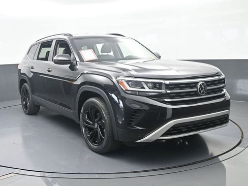 Used 2022 Volkswagen Atlas SE w/ Black Wheel Package image 9