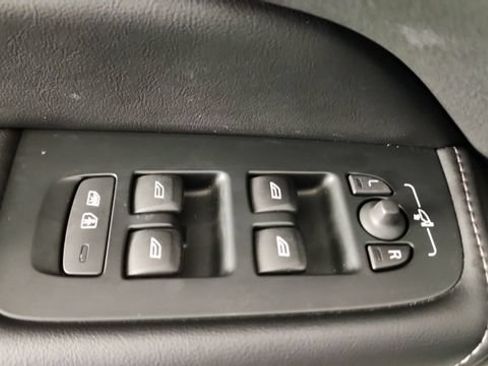 Used 2023 Volvo XC60 B5 Ultimate FWD image 10