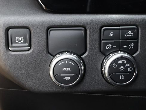 Used 2024 GMC Sierra 1500 SLT RWD image 20