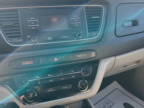 Used 2015 Kia Sedona LX w/ LX Convenience Package FWD image 5