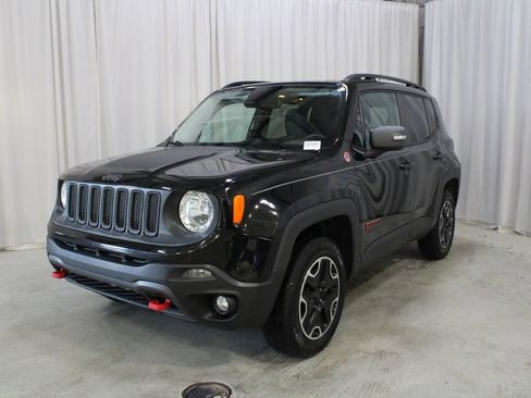 Used 2016 Jeep Renegade Trailhawk w/ Premium Trailhawk Package AWD/4WD image 34