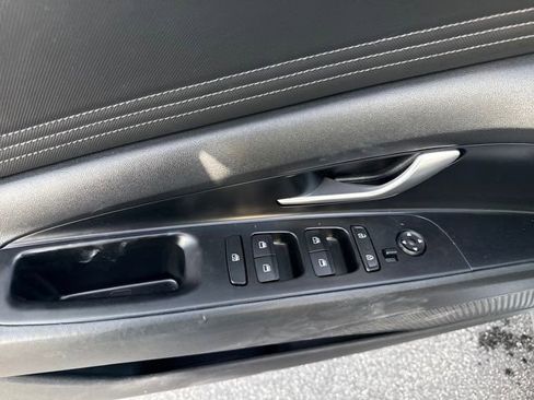 Used 2021 Hyundai Elantra SEL w/ Convenience + Premium Package image 9