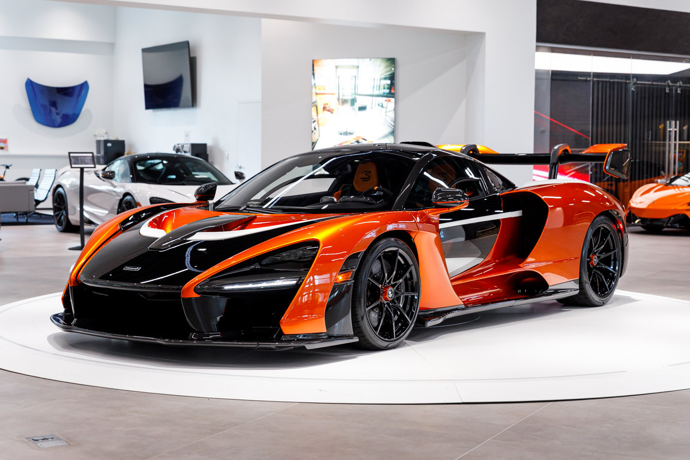 Used 2019 McLaren Senna RWD image 1