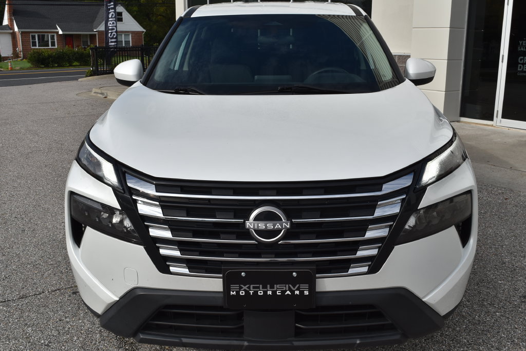 Used 2024 Nissan Rogue SV AWD/4WD image 3