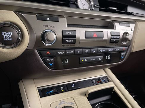 Used 2018 Lexus ES 350 w/ Navigation System Package FWD image 18