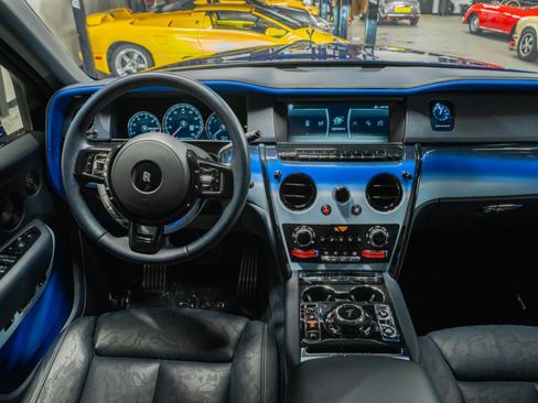 Used 2024 Rolls-Royce Cullinan Black Badge image 38