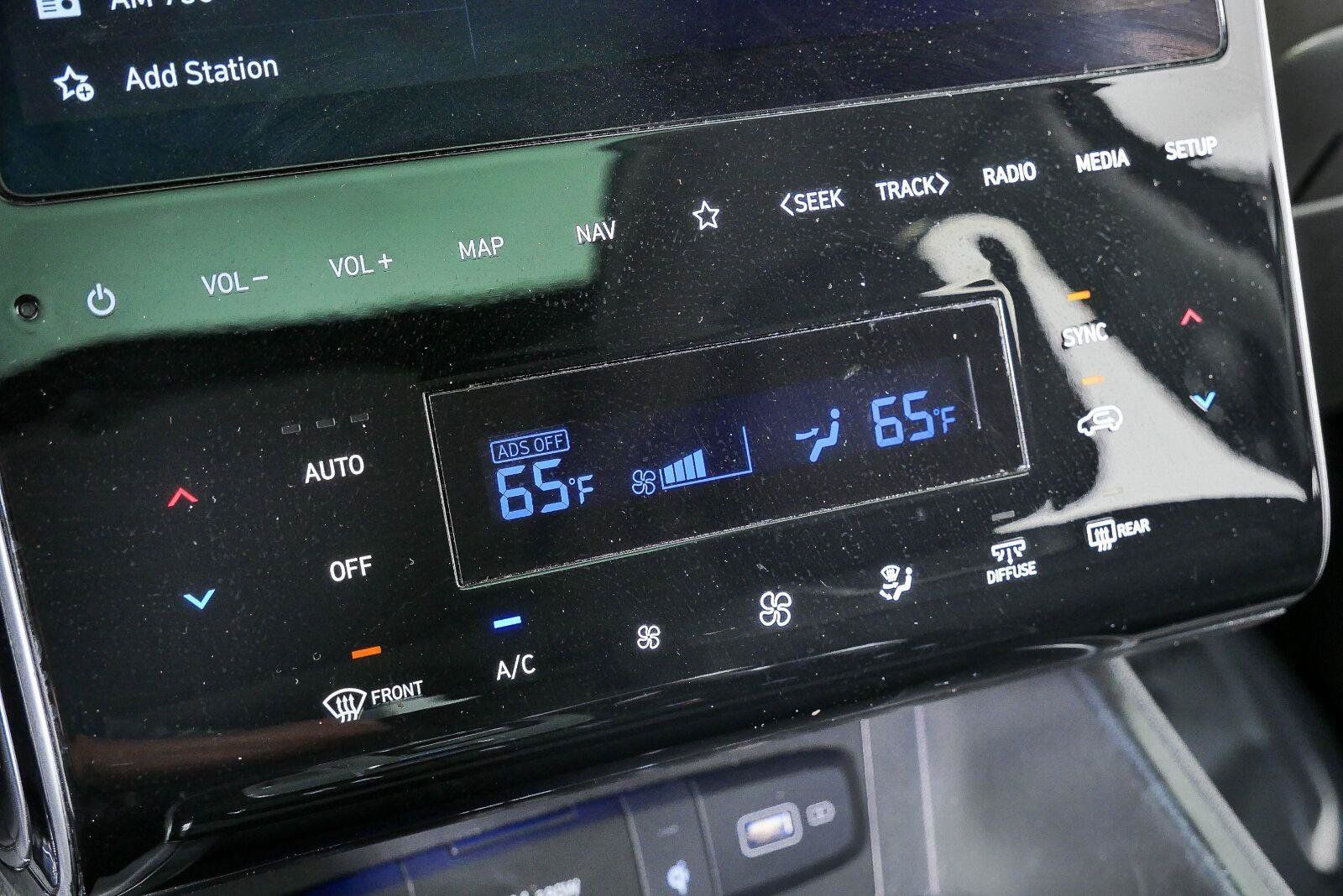 Used 2024 Hyundai Tucson Limited AWD/4WD image 4