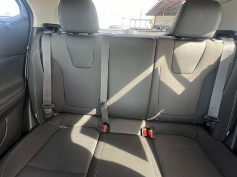 Used 2025 Buick Encore GX Preferred image 38