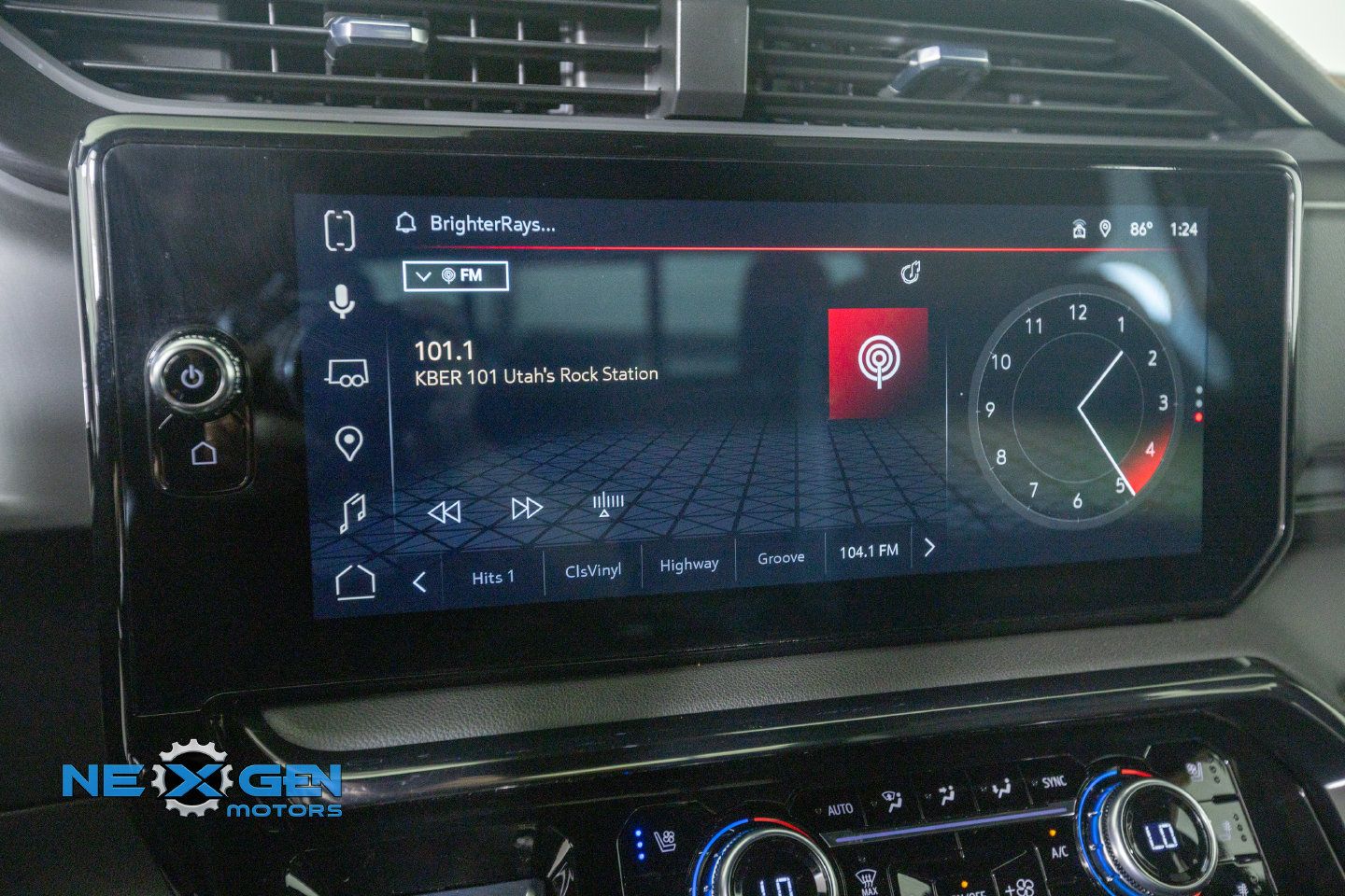 Used 2022 GMC Sierra 1500 AT4 w/ AT4 Premium Package AWD/4WD image 19