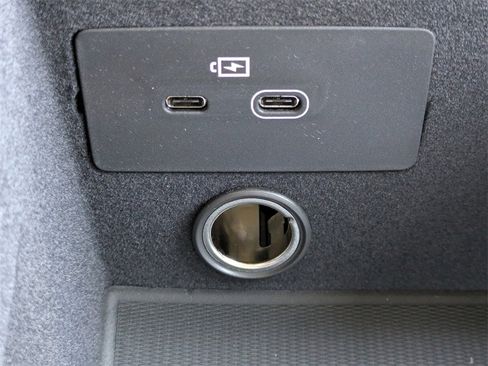 New 2026 Volvo XC90 T8 Plus w/ Protection Package Premier image 32