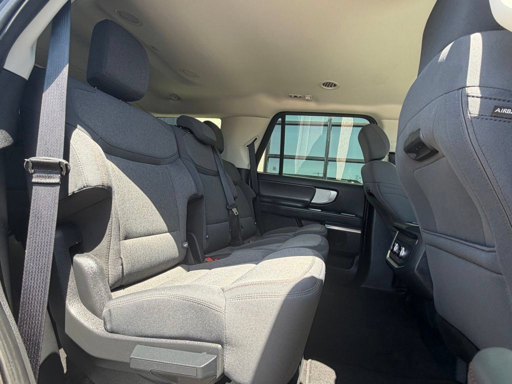 Used 2025 Ford Expedition Active AWD/4WD image 20