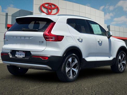 Used 2024 Volvo XC40 B5 Plus AWD/4WD image 3