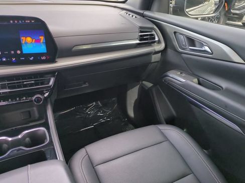 Used 2025 Chevrolet Traverse LT FWD image 20