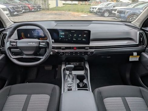 New 2026 Kia Sorento LX FWD image 17