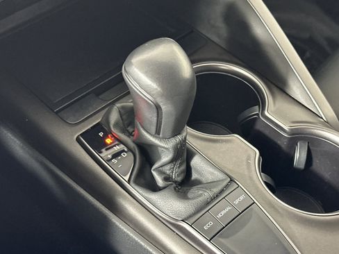 Used 2024 Toyota Camry SE image 19