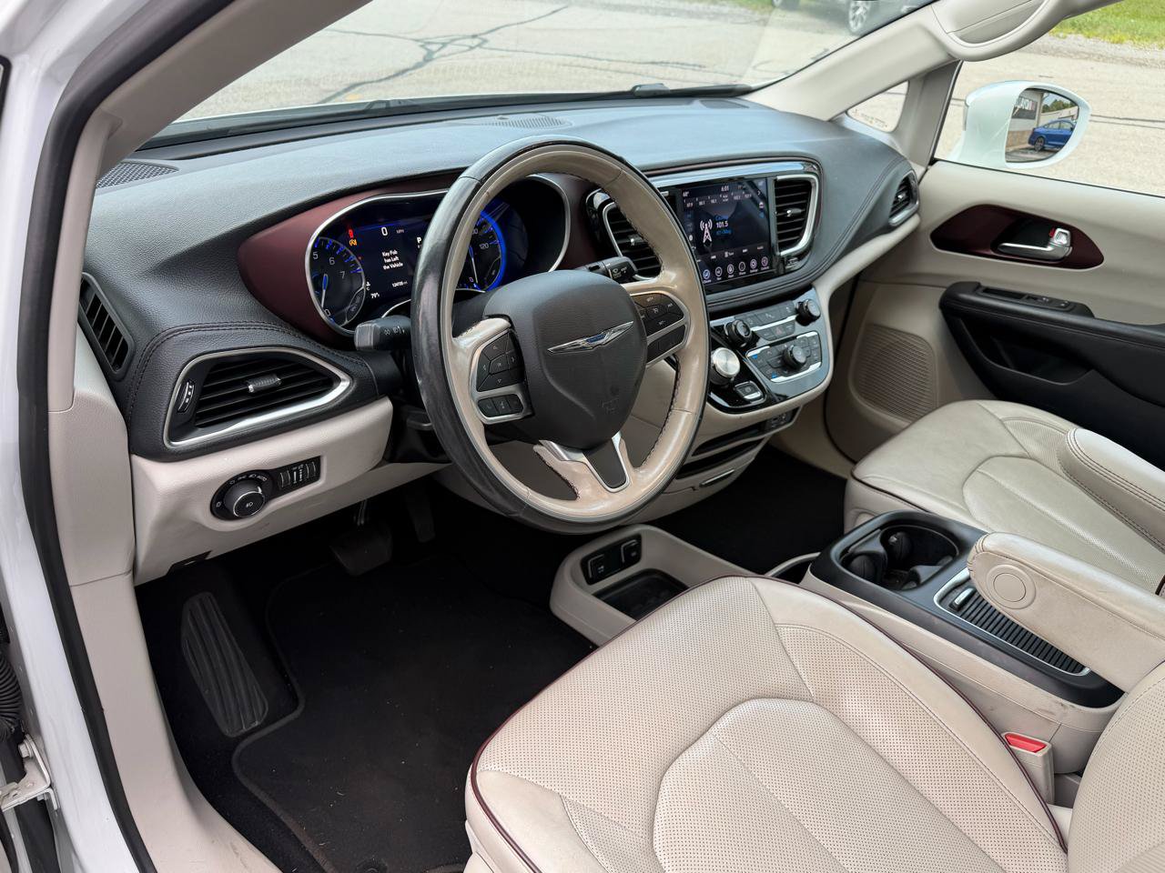 Used 2020 Chrysler Pacifica Limited FWD image 9