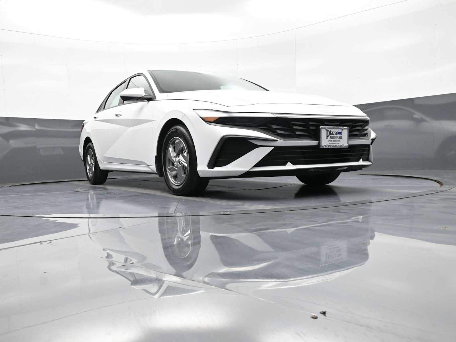 Used 2025 Hyundai Elantra SE FWD image 27