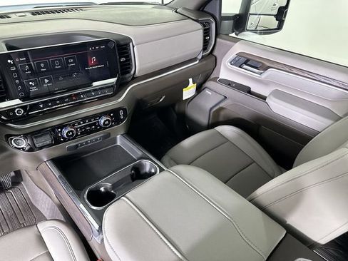 New 2026 GMC Sierra 2500 SLT w/ Max Trailering Package AWD/4WD image 36