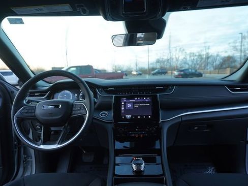 Used 2025 Jeep Grand Cherokee Laredo w/ Luxury Tech Group I image 26