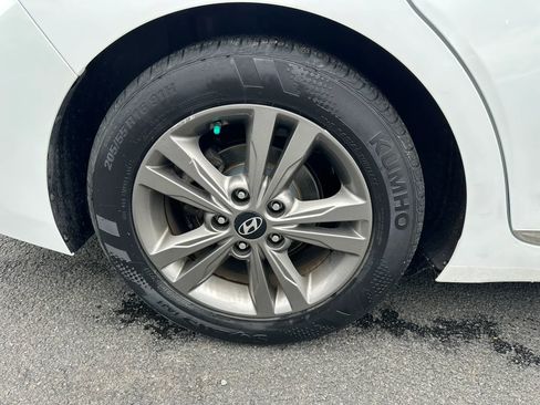 Used 2018 Hyundai Elantra Value Edition FWD image 13