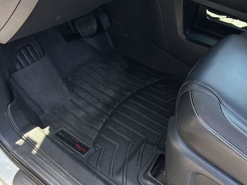Used 2024 Nissan Pathfinder SL AWD/4WD image 13