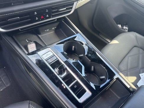 Used 2024 Volkswagen Atlas Cross Sport SE image 10